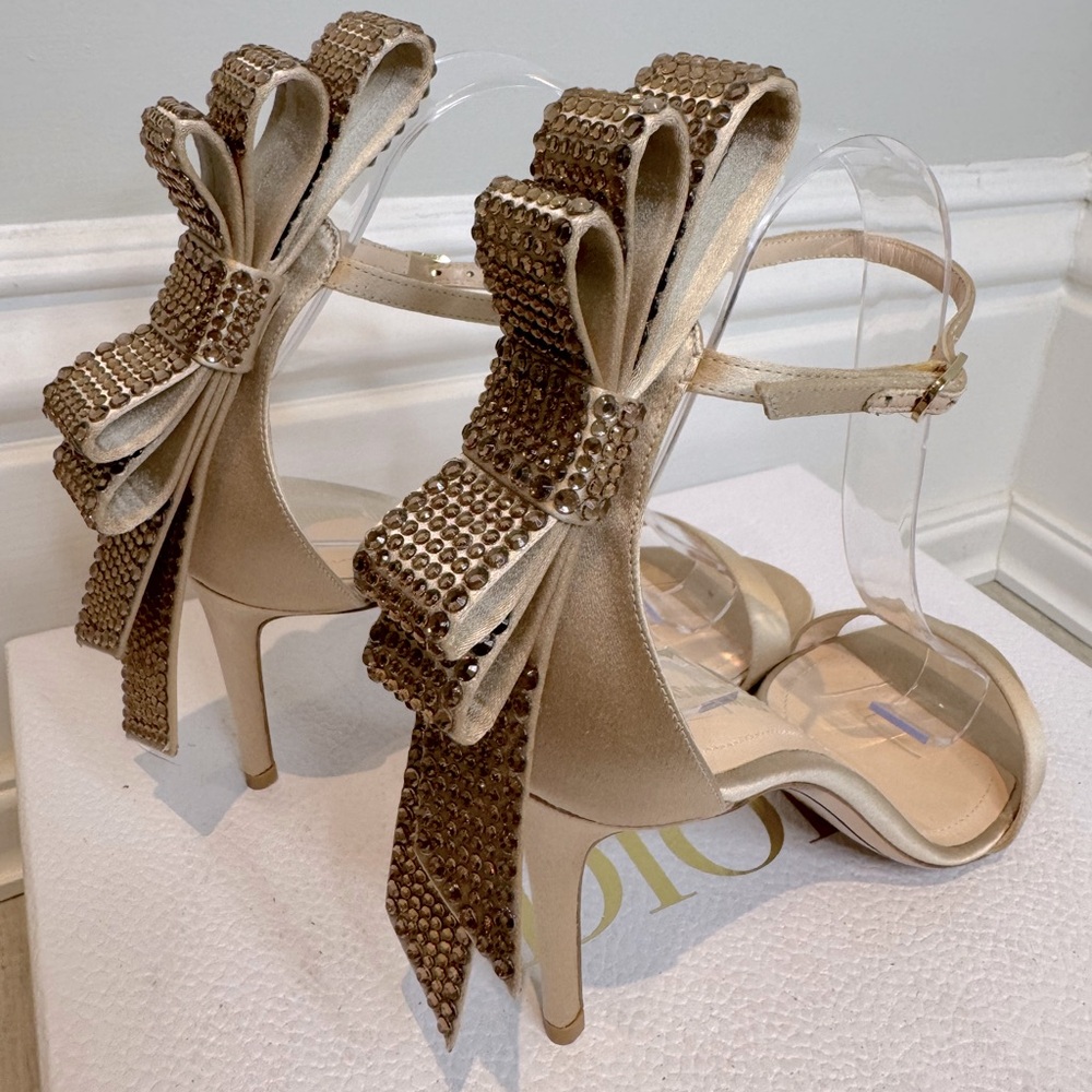 BOW DOWN TO THESE NEVER WORN Nicholas Kirkwood Gold Satin And Crystal Sandals 🤩